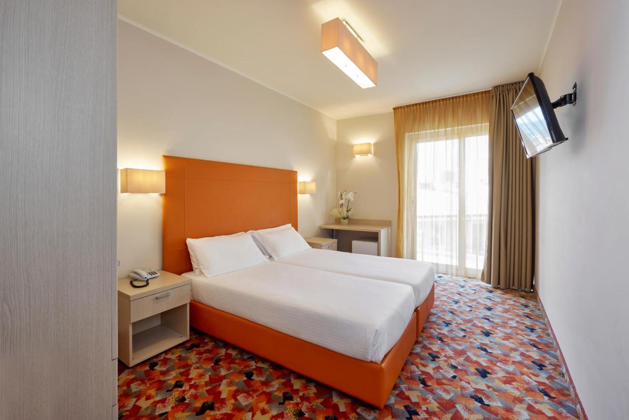 Royal Village Hotel 4*