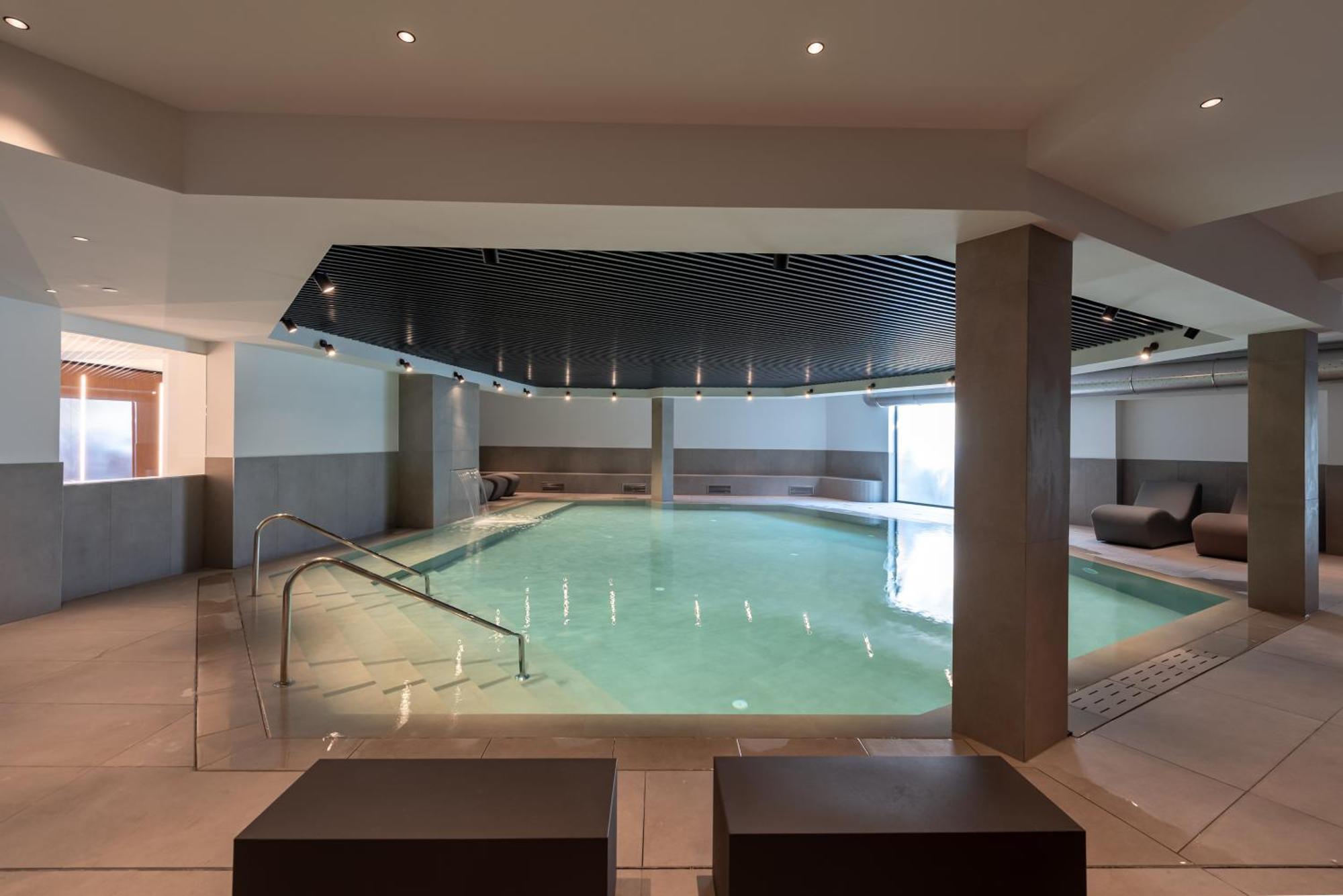Royal Village 4*