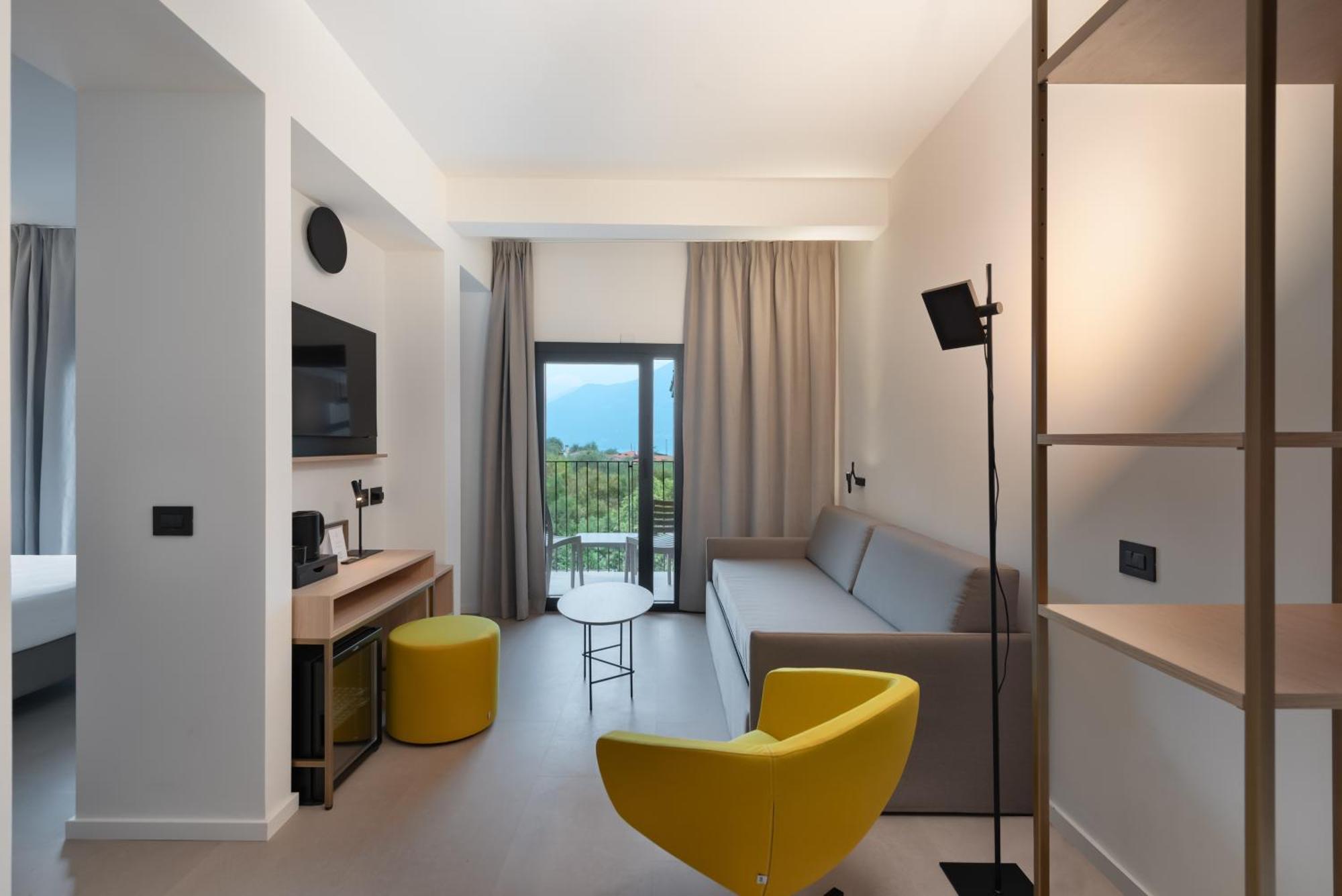 Royal Village Hotel 4*
