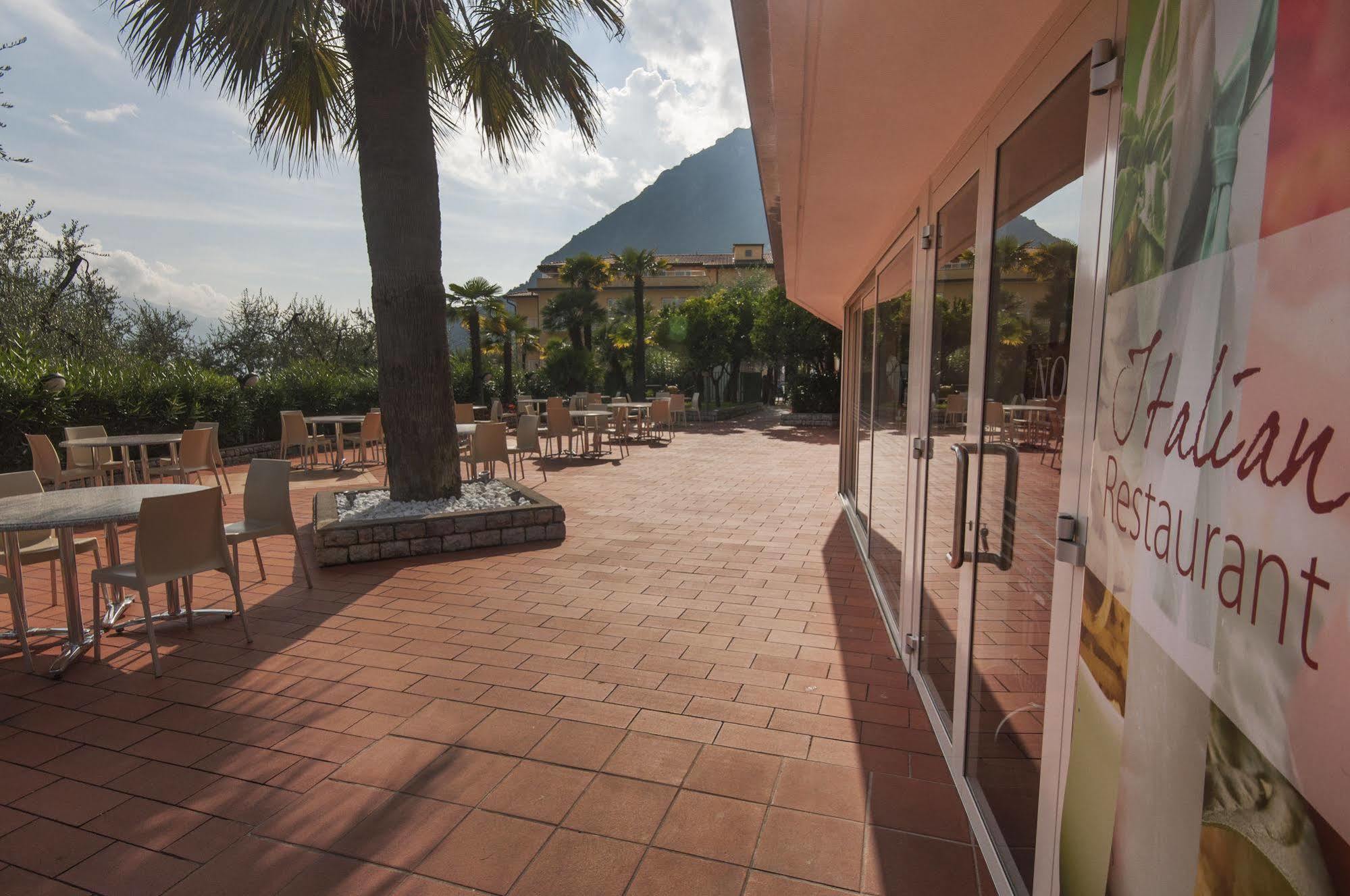 Royal Village Hotel 4*