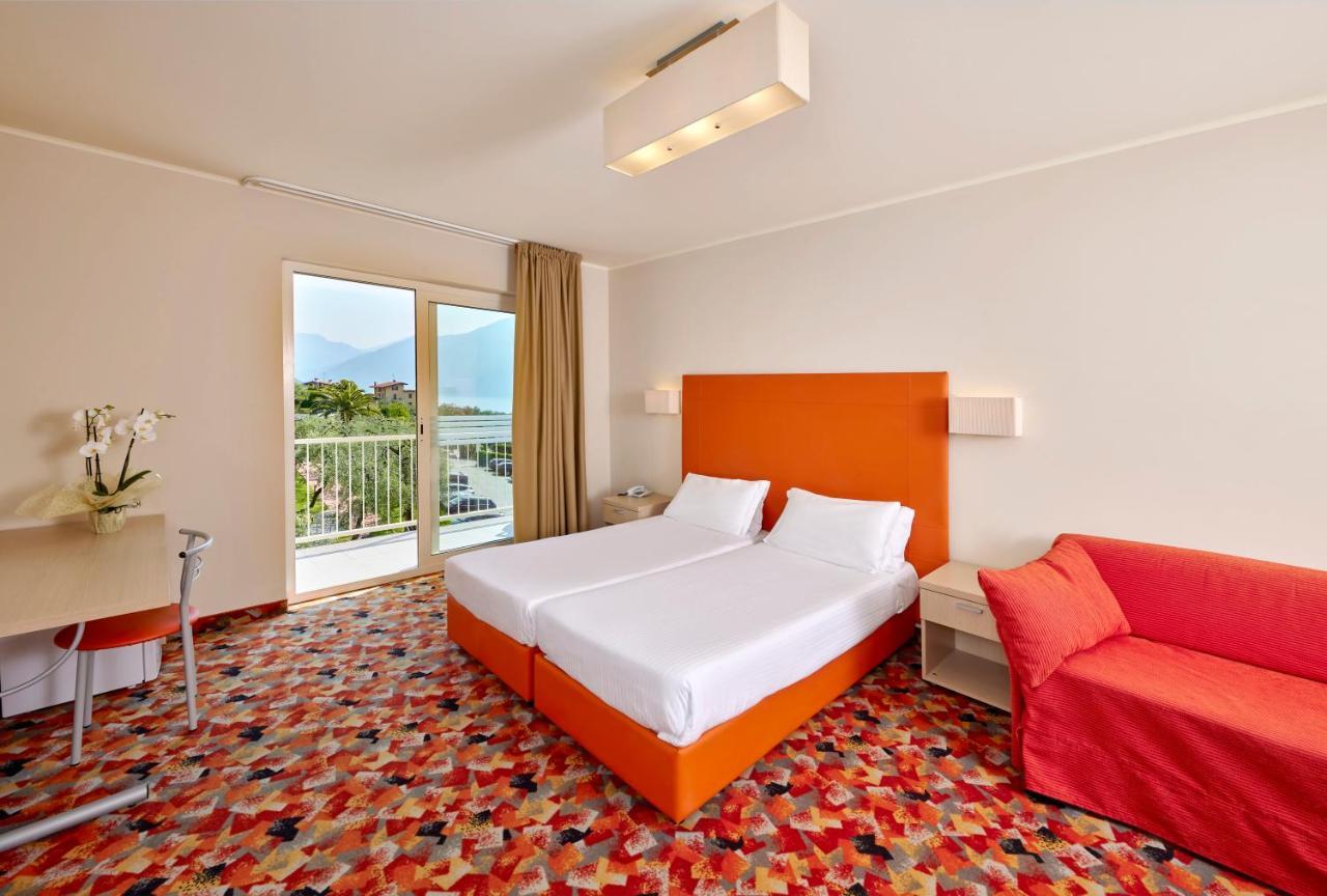 Royal Village 4*