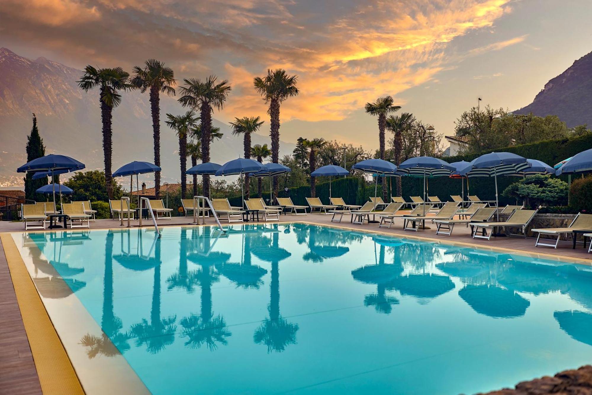 Royal Village Hotel 4*