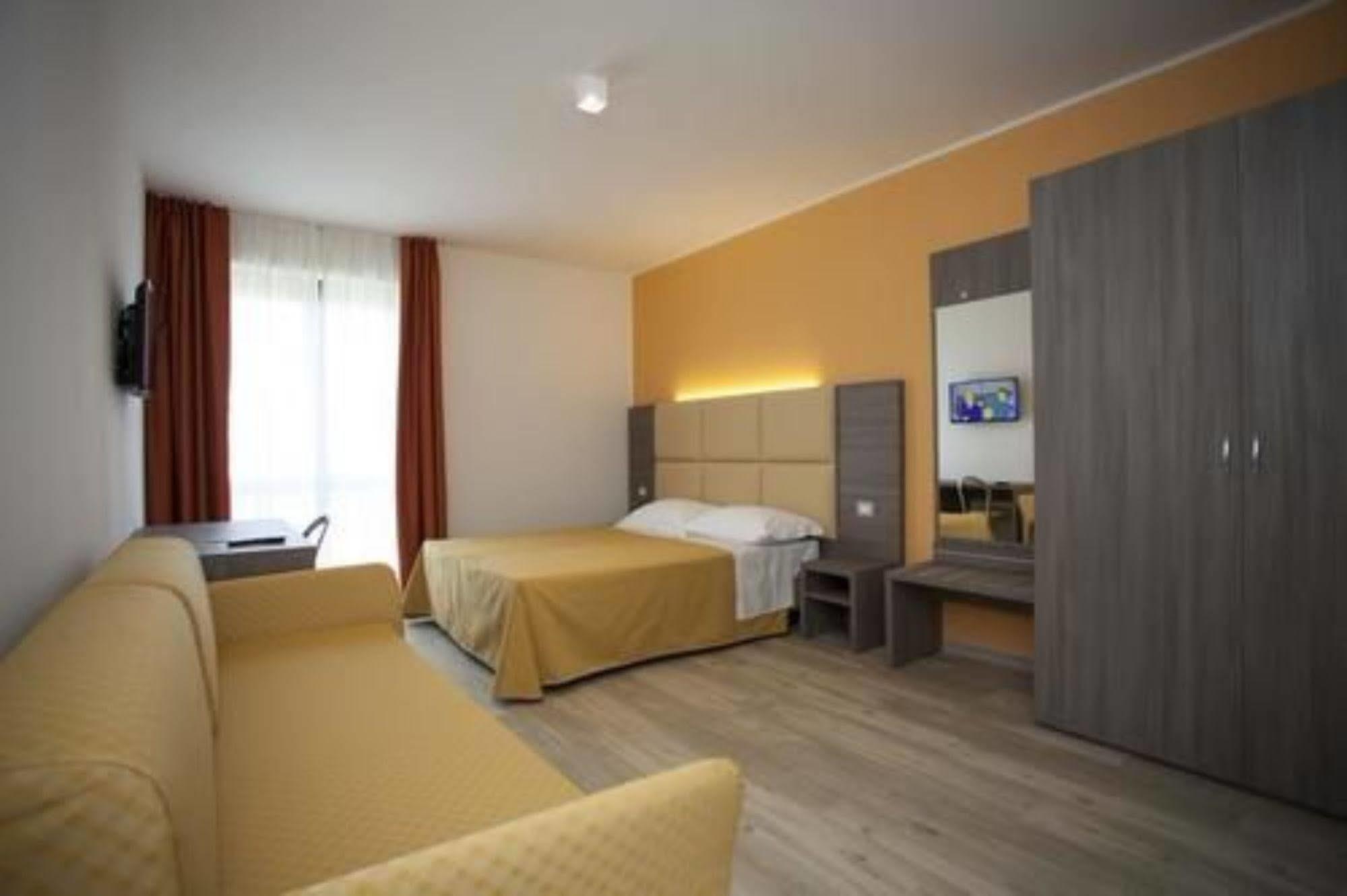 Royal Village 4*