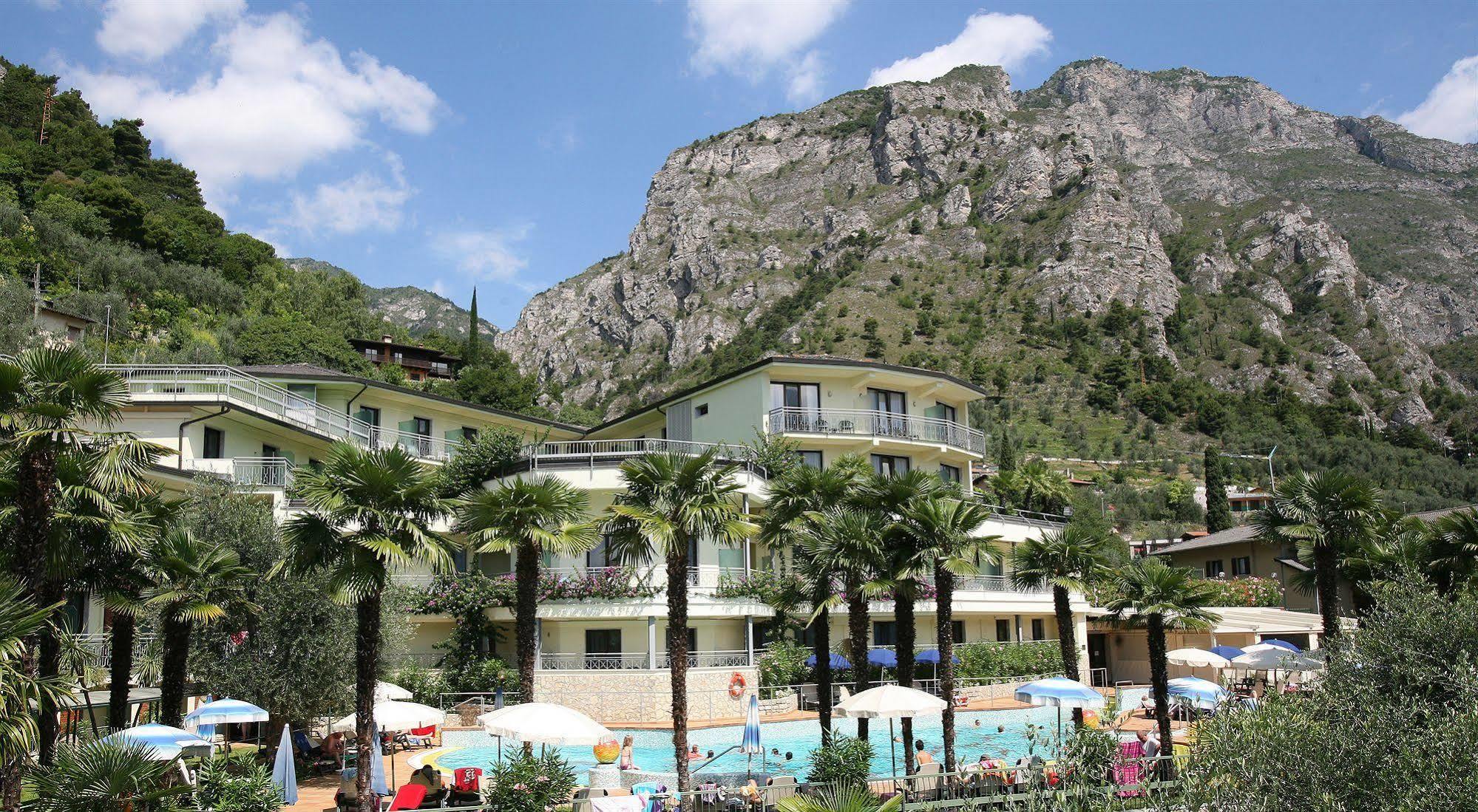 Royal Village Hotel 4*