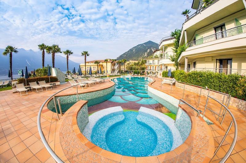 Royal Village 4*